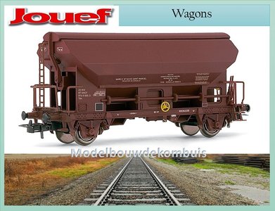 Two axles hopper wagons.