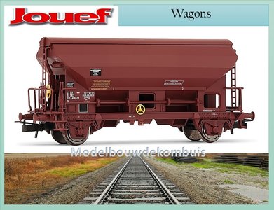 Two axles hopper wagons.